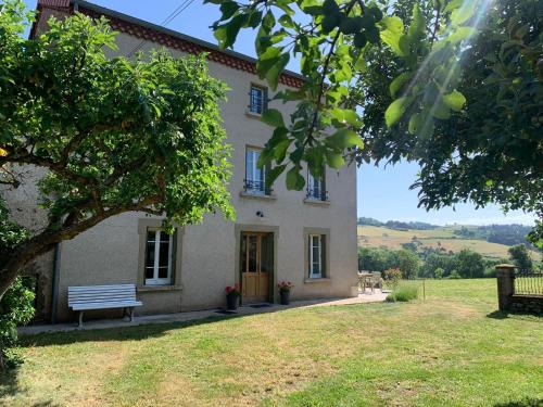 Siaugues-Sainte-Marie House | Gîte rénové campagne chic, 6 chambres pour 13 pers., jardin, terrasse, Haute-Loire - FR-1-582-527