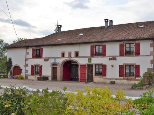 Aumontzey House | Gîte spacieux avec terrasse, 3 chambres, équipements bébé, à 16 km de Gérardmer - FR-1-589-23