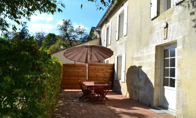 Salles-Lavalette House | Gîte typique Sud Charente, 2 chambres, terrasse, animaux acceptés, proche circuits randonnées - FR-1-653-78