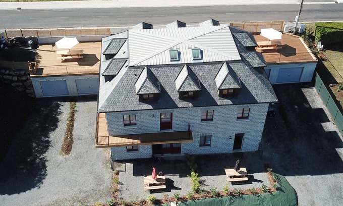 Besse-en-Chandesse House | Gîtes Granit Gris sleeps 10