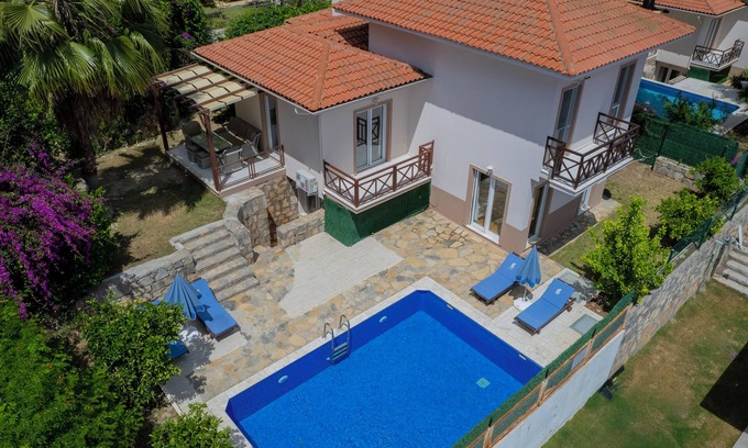 Gocek Villa | Göcek'de Deniz ve Doğa Manzaralı 4+1 Villa Kiraz