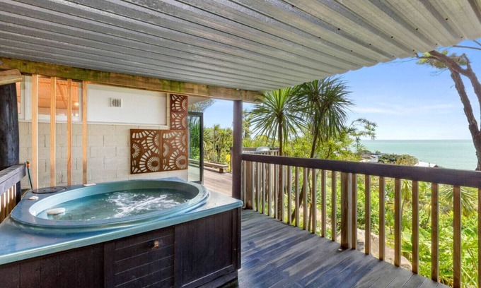Raglan Apartment | G SPOT lower level WITH SPA