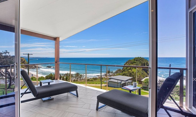Scotts Head House | Gaagal Lookout - step out onto the balcony with panoramic views of the famous Elephant Head.