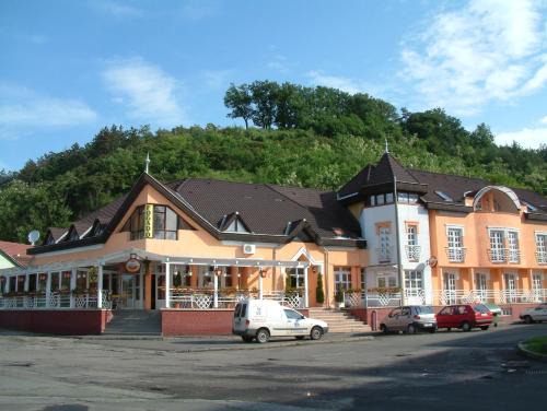 Salgotarjan Hotel | Galcsik Fogadó