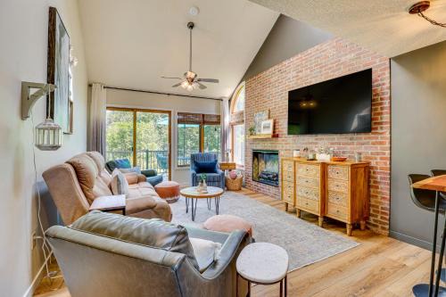 The Galena Territory House | Galena Townhome with Deck and Community Perks!