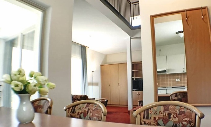 Neualbenreuth Apartment | Gallery apartment with conservatory