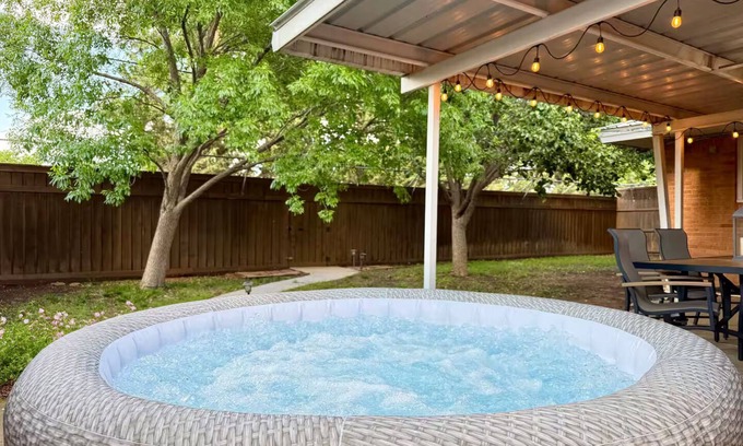 Lubbock House | Gallery Getaway - Hot Tub - Ping Pong
