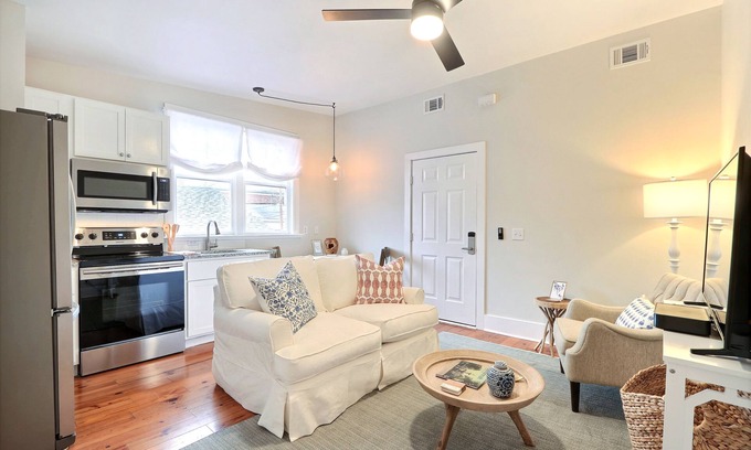 Beach Institute Apartment | Gallery Stays - Parkside Loft