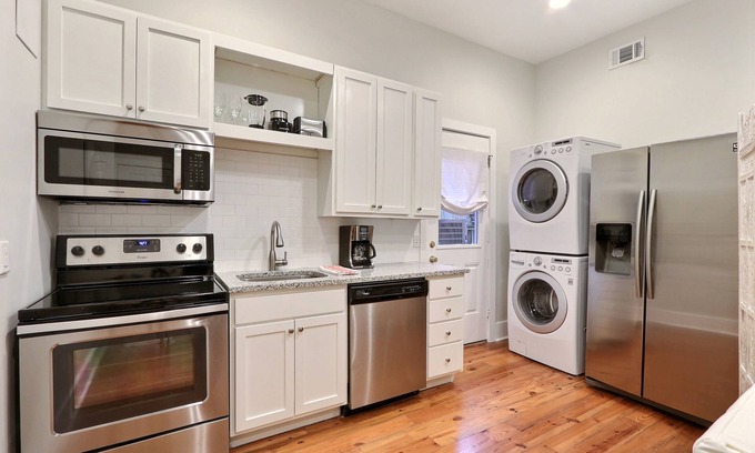 Beach Institute Apartment | Gallery Stays - Parkside Suite