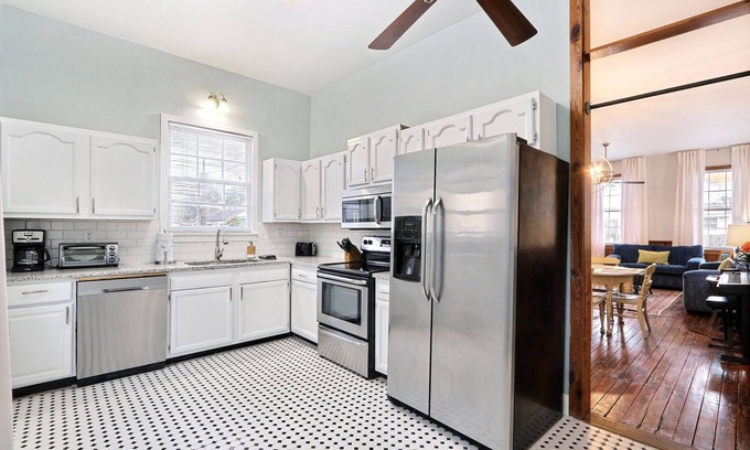 Beach Institute Apartment | Gallery Stays - Pop Collection