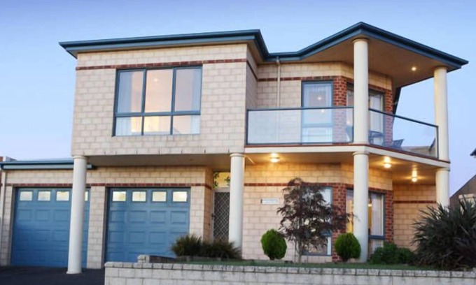 Warrnambool House | Galleywood House - Price for 7 People!