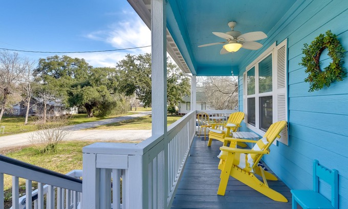 El Lago Cottage | Galloping Seahorse Seabrook Home ~ 4 Mi to Nasa!