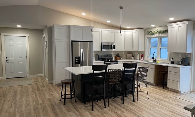 Devils Lake House | "Galloway" House 4 Bedroom 3 Bath - Ackerman Valley