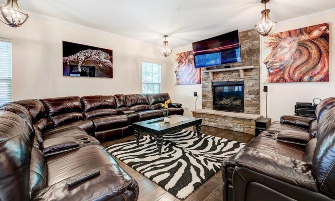 Washington House | Game Room and Gym Downtown DC Home!