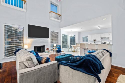 Frisco House | Game Room, Crib, Fenced Backyard, Relocation Stay