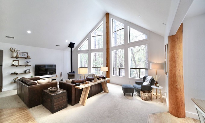 Prescott Cabin | Game Room, Fire Pit, Family & Pet Friendly