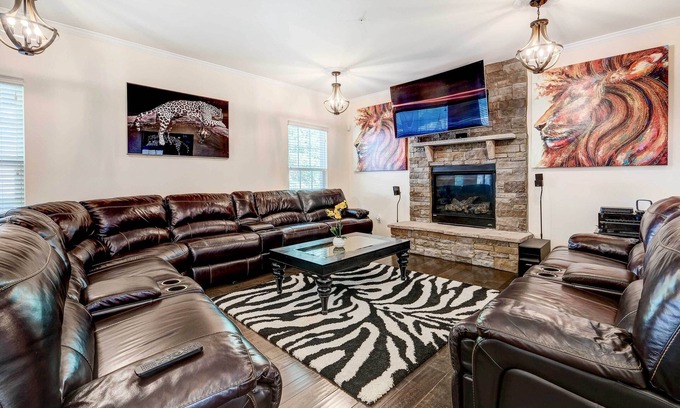 Washington House | Game Room + Gym: Downtown DC Home!