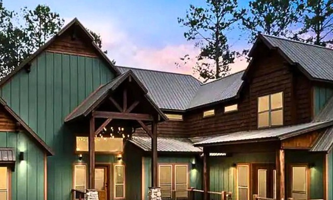Broken Bow Cabin | Game Room | Hot Tub | Fire Pit | Bunk Room