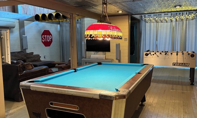 Mineral Springs House | Game room/sleeps 10/near Murfreesboro Diamond mine/lakes/fun, unique, quirky
