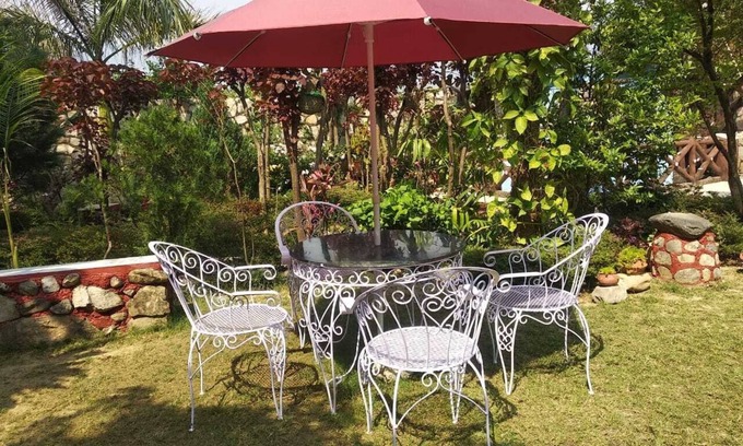 Bullawala House | Garden and mountain view villa