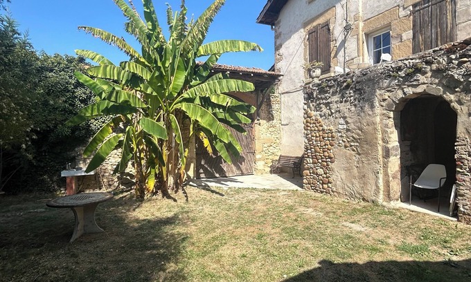Beauregard-Baret Apartment | Garden apartment in farmhouse