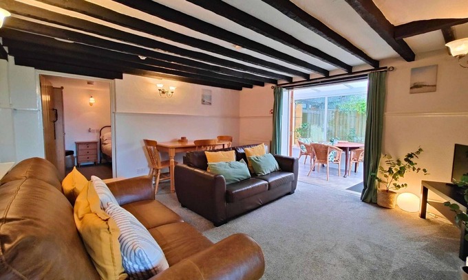 Shanklin Apartment | Garden Apartment- perfectly located