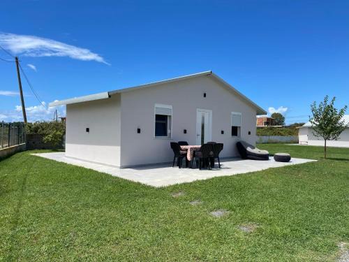 Qerek House | Garden beach house