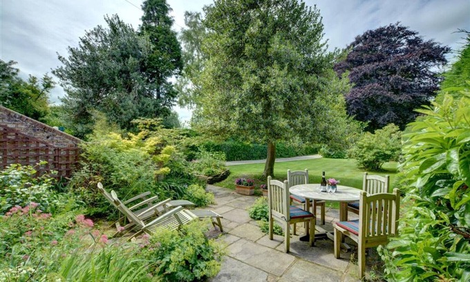 Sandwich House | Garden Flat - Two Bedroom House, Sleeps 3