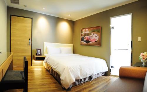 Central District Hotel | Garden Hotel