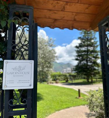 Striano Bed & Breakfast | Garden House B&B