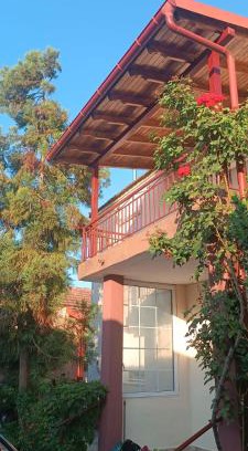 Pangaio House | Garden House Rustic Apartment