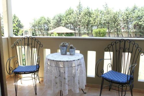 Nea Propontida Apartment | Garden house with stunning views