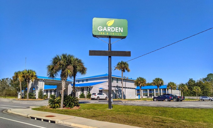 Pine Forest Hotel | Garden Inn & Suites