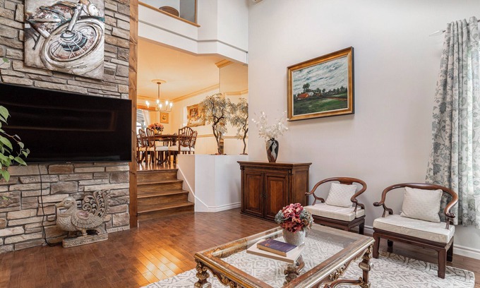 Montreal House | Garden-Lake Access: Sunroom w/15m DT & Parking