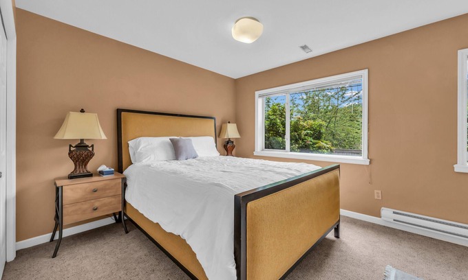 West Vancouver House | Garden level basment , caulfield area