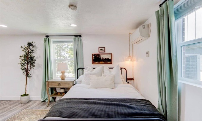 East Central Apartment | Garden level studio apt ⊹city views⊹ near U of U