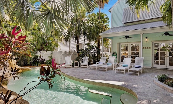Bahama Village House | *GARDEN OF EMMA @ THE ANNEX* Private Home & Pool + LAST KEY SERVICES…