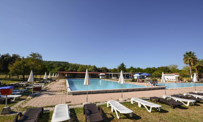 Marina di Altidona RV Rental | Garden River - Campsite