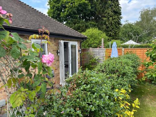 Bourne End Apartment | Garden Studio in Bourne End