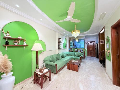 Goregaon West Villa | Garden Veil Luxury Villa By Spacez