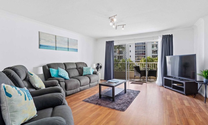 Burleigh Heads Apartment | Garden views just moments from the beach!