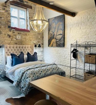 Pentrefelin Apartment | Gardener's Cwtch, Llwynhelig Manor