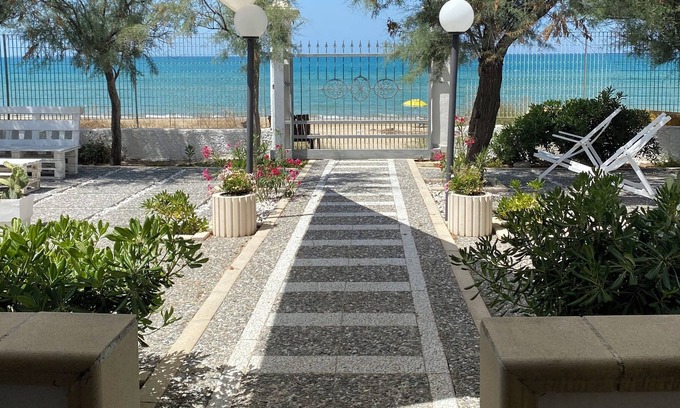 Lesina Villa | Gargano-Meravigliosa Villa al mare tra i fiori