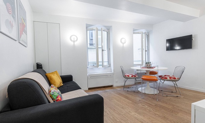 Nice Apartment | Garibaldi Square - Cosy 1 Bdr Old Town - AC