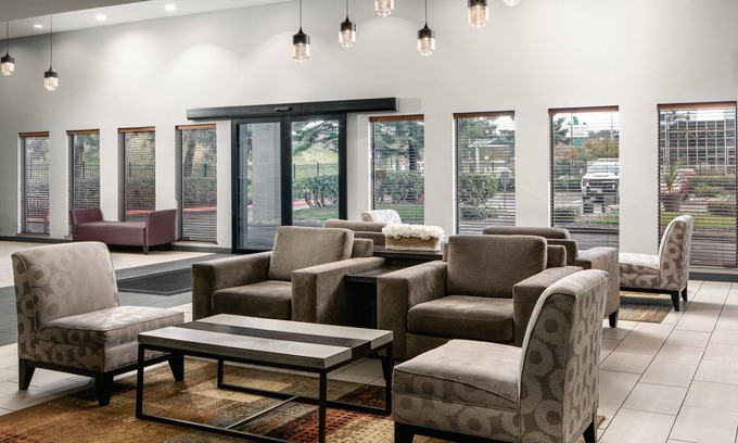 Auburn Hotel | Garner Auburn - Seattle by IHG