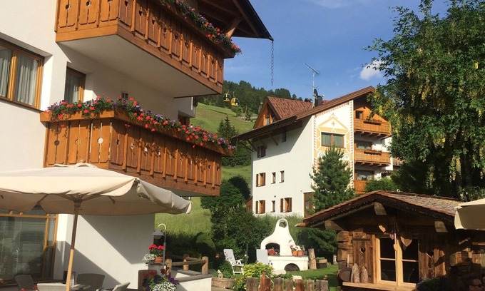 Corvara in Badia Bed & Breakfast | Garni Raetia
