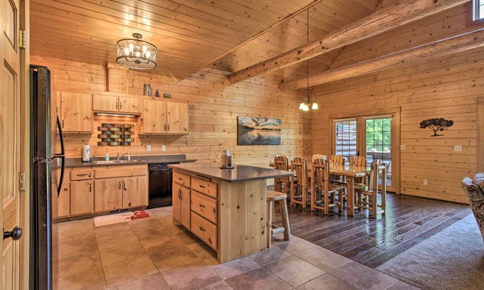 Garrison House | Garrison Golf Course Townhome: 1 Mi to Lake!