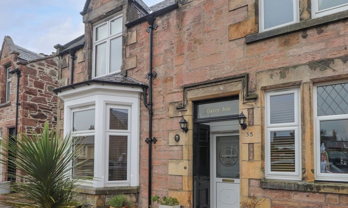 Inverness City Centre Cottage | GARRY ISLE, family friendly, country holiday cottage in Inverness