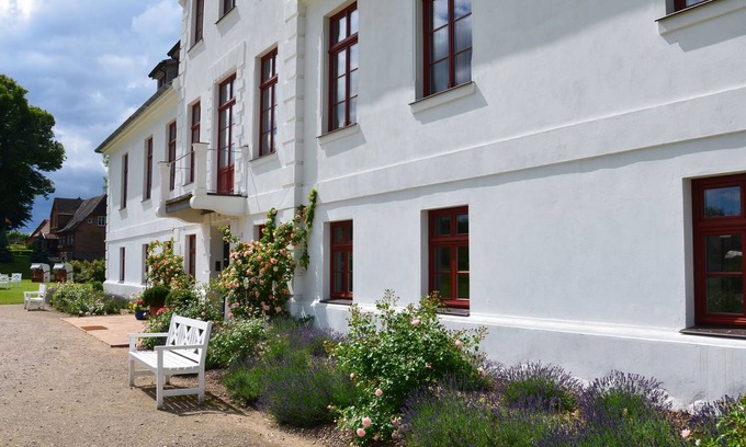 Satow Apartment | Gartenblick - Ferienwohnung mit eigenem Zugang in den Garten