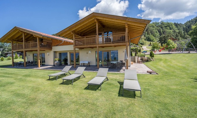 Salonetto Ski Chalet | Gasserhof - Chalet A with Balcony, Mountain View, Garden & Wi-Fi